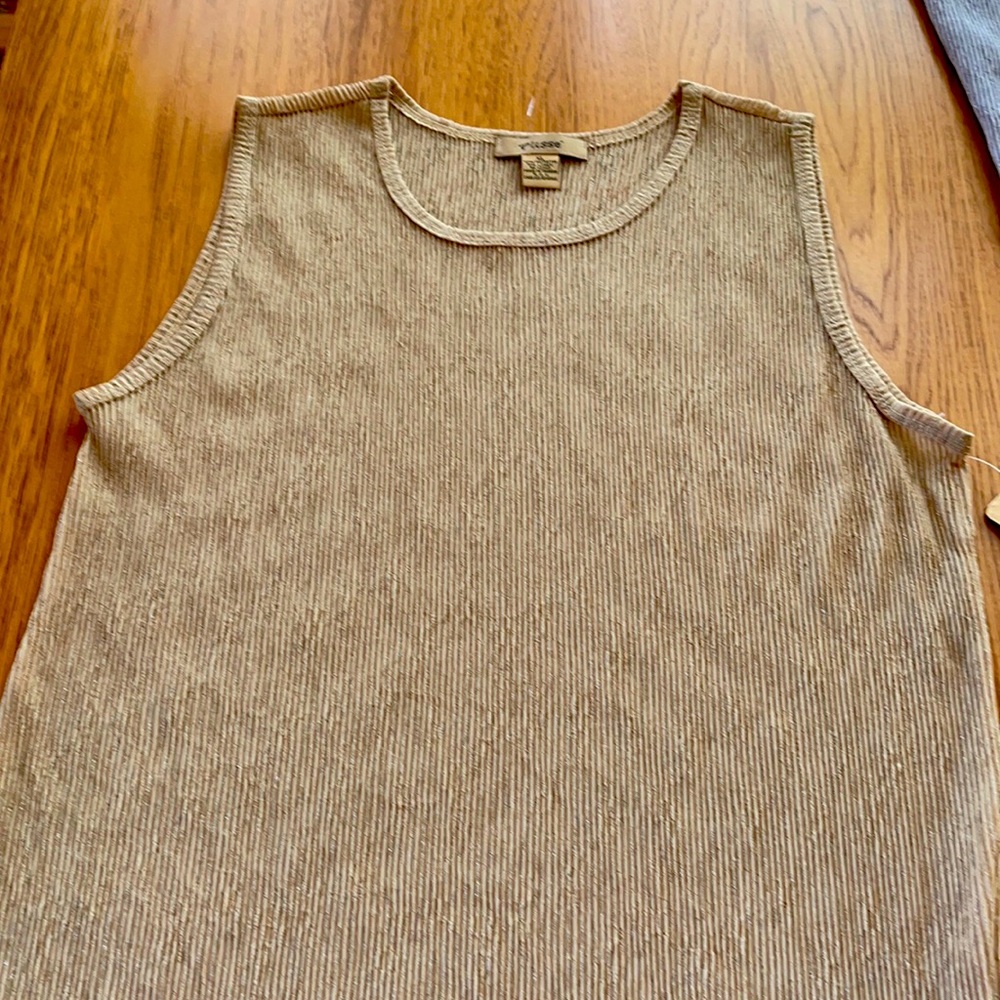 Gold Sleeveless Holiday Top. NWT Size XL